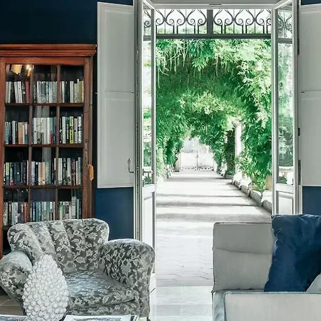 Modern In Dei Marmi 5bdr Villa *